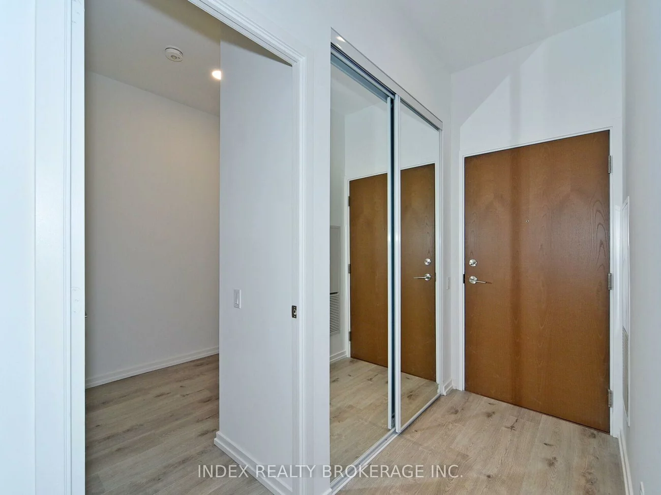 1000, Portage, Vaughan Corporate Centre, Vaughan