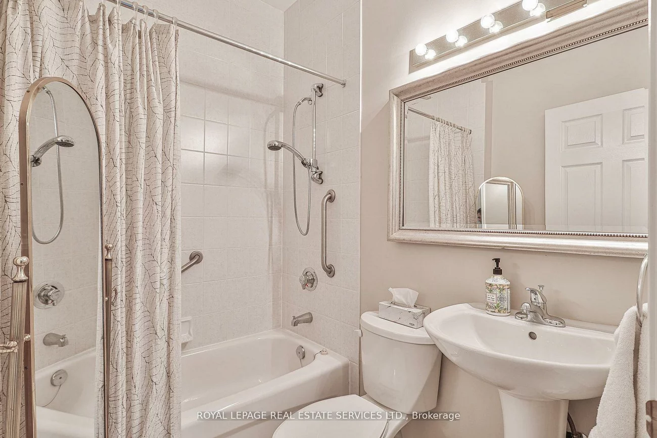 33, Wallace, West Woodbridge, Vaughan