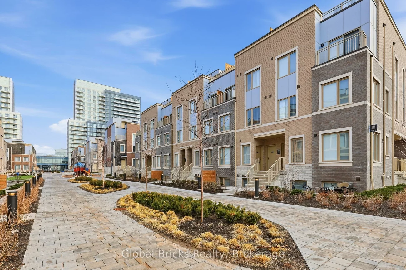 131, Honeycrisp, Vaughan Corporate Centre, Vaughan