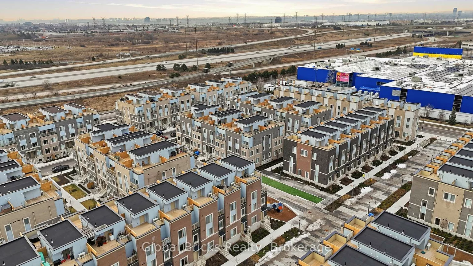 131, Honeycrisp, Vaughan Corporate Centre, Vaughan