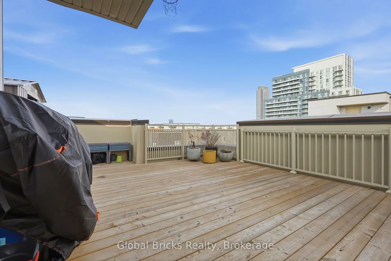 131, Honeycrisp, Vaughan Corporate Centre, Vaughan