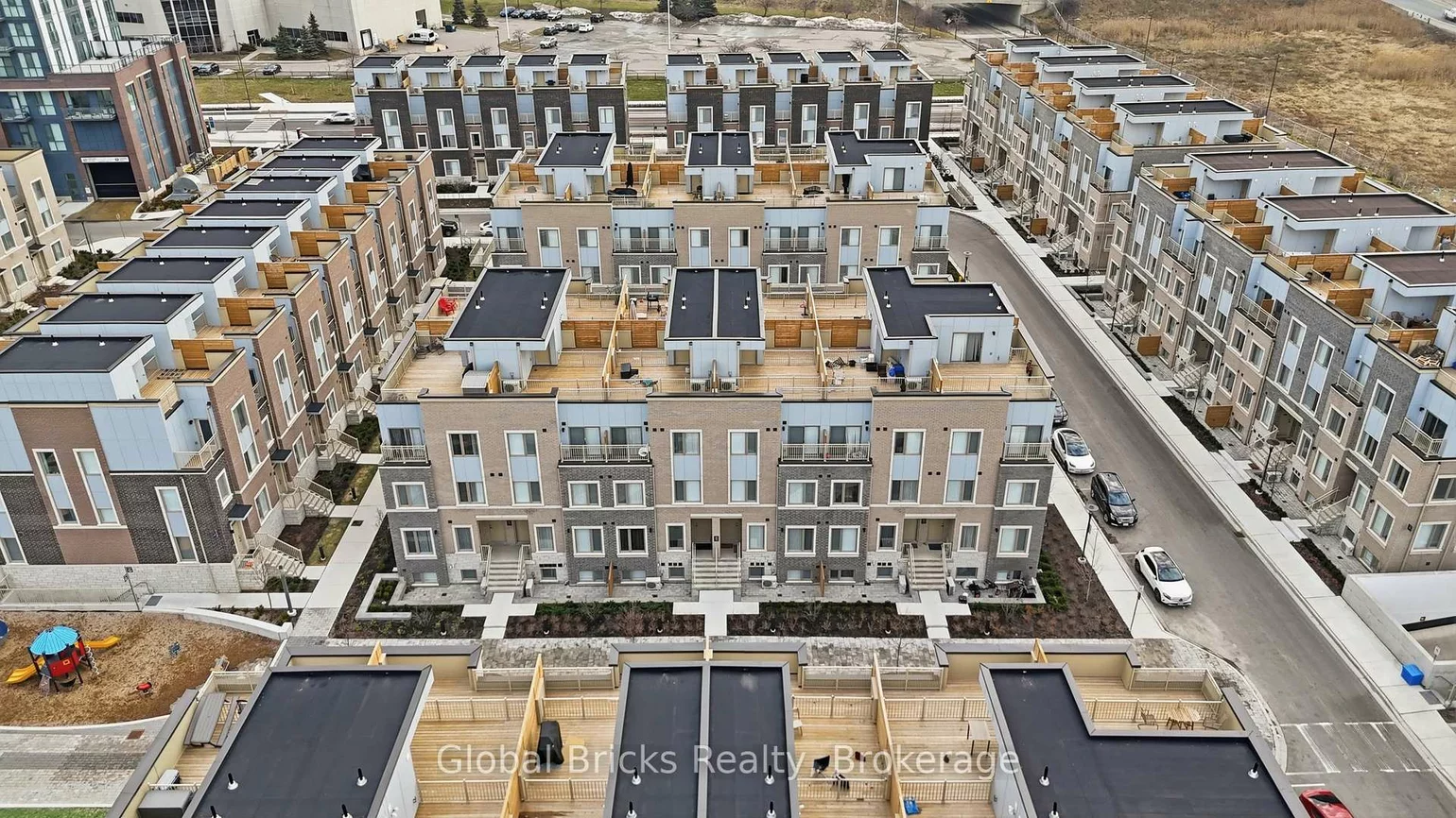 131, Honeycrisp, Vaughan Corporate Centre, Vaughan