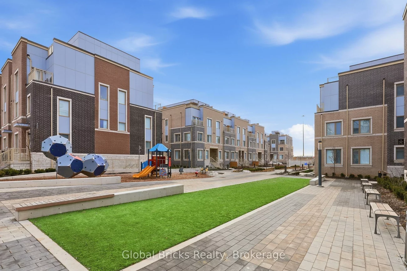 131, Honeycrisp, Vaughan Corporate Centre, Vaughan