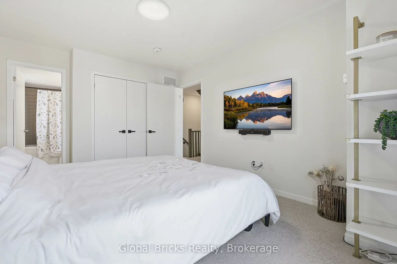 131, Honeycrisp, Vaughan Corporate Centre, Vaughan