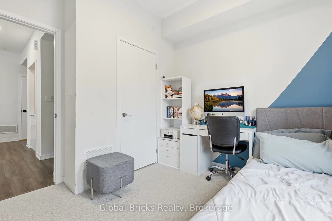 131, Honeycrisp, Vaughan Corporate Centre, Vaughan