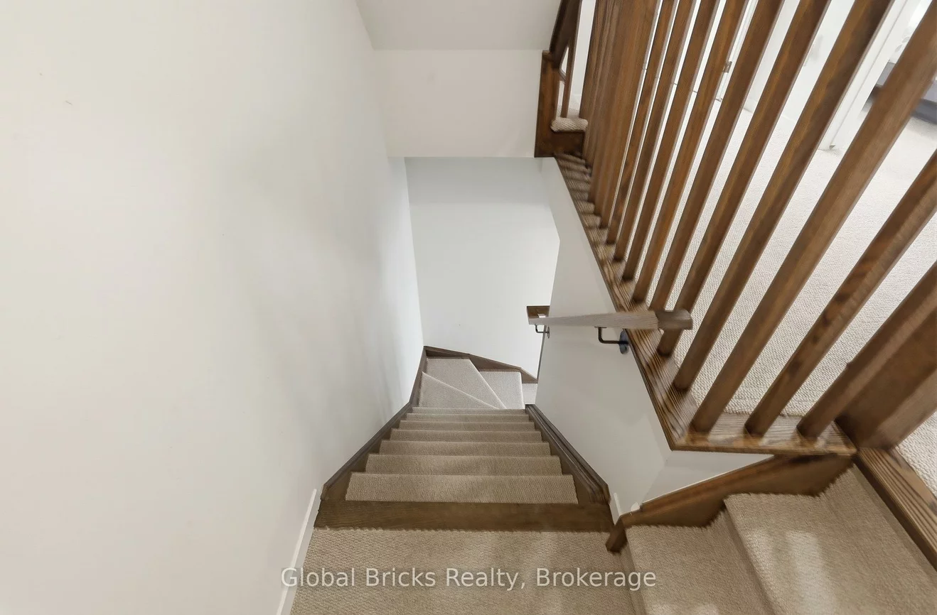 131, Honeycrisp, Vaughan Corporate Centre, Vaughan