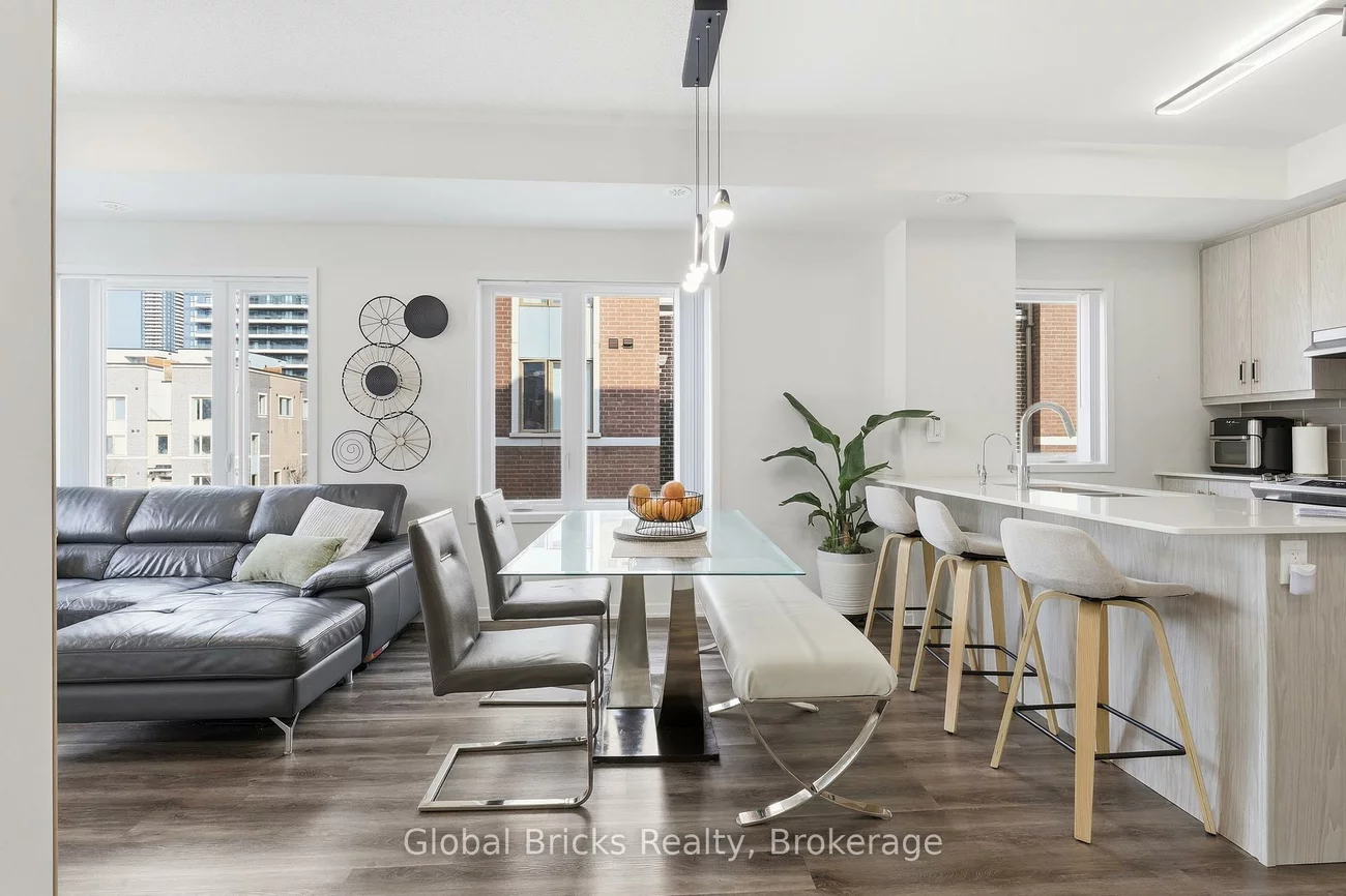 131, Honeycrisp, Vaughan Corporate Centre, Vaughan