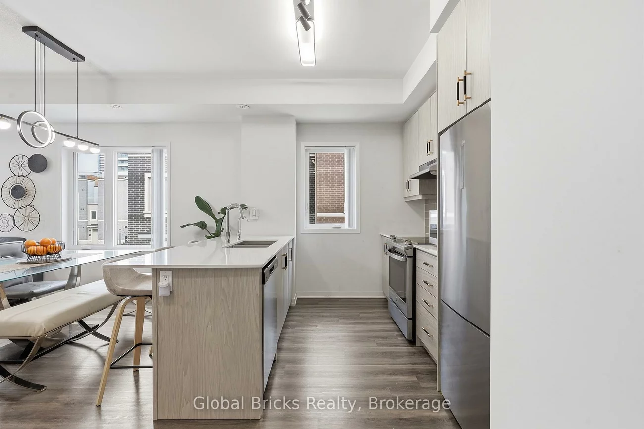 131, Honeycrisp, Vaughan Corporate Centre, Vaughan