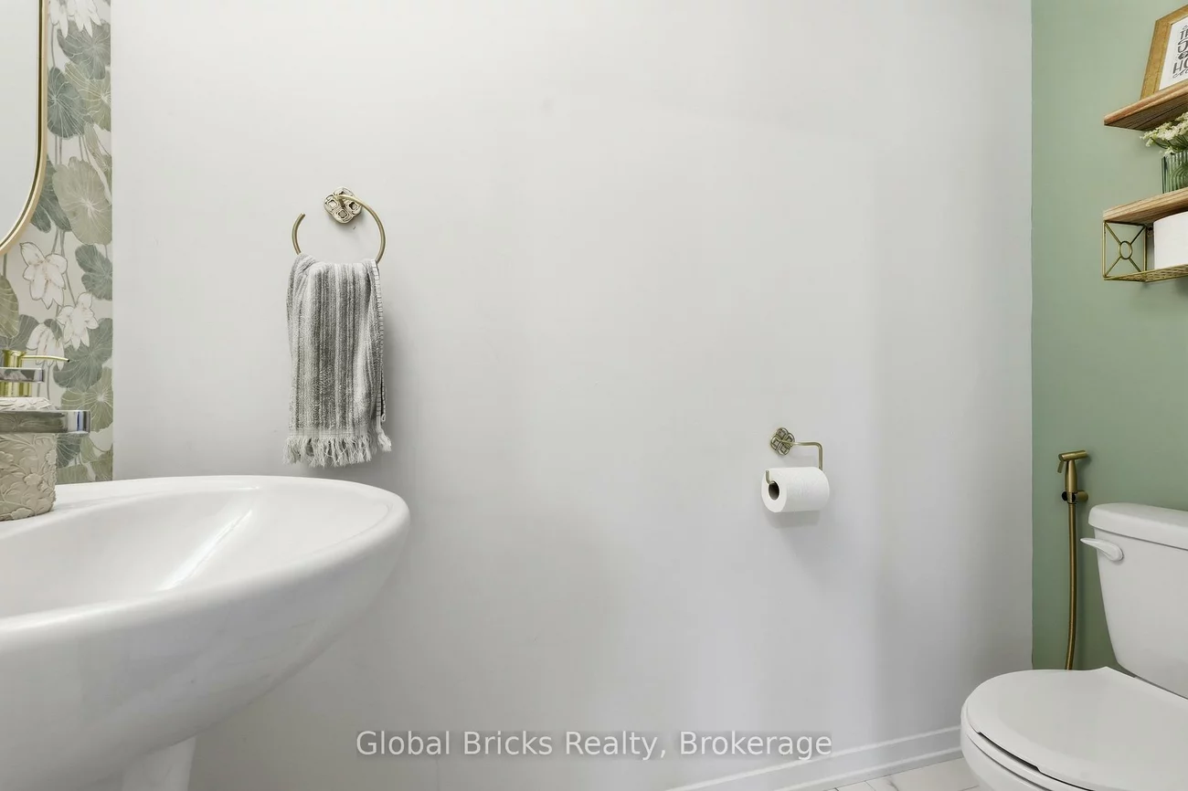 131, Honeycrisp, Vaughan Corporate Centre, Vaughan