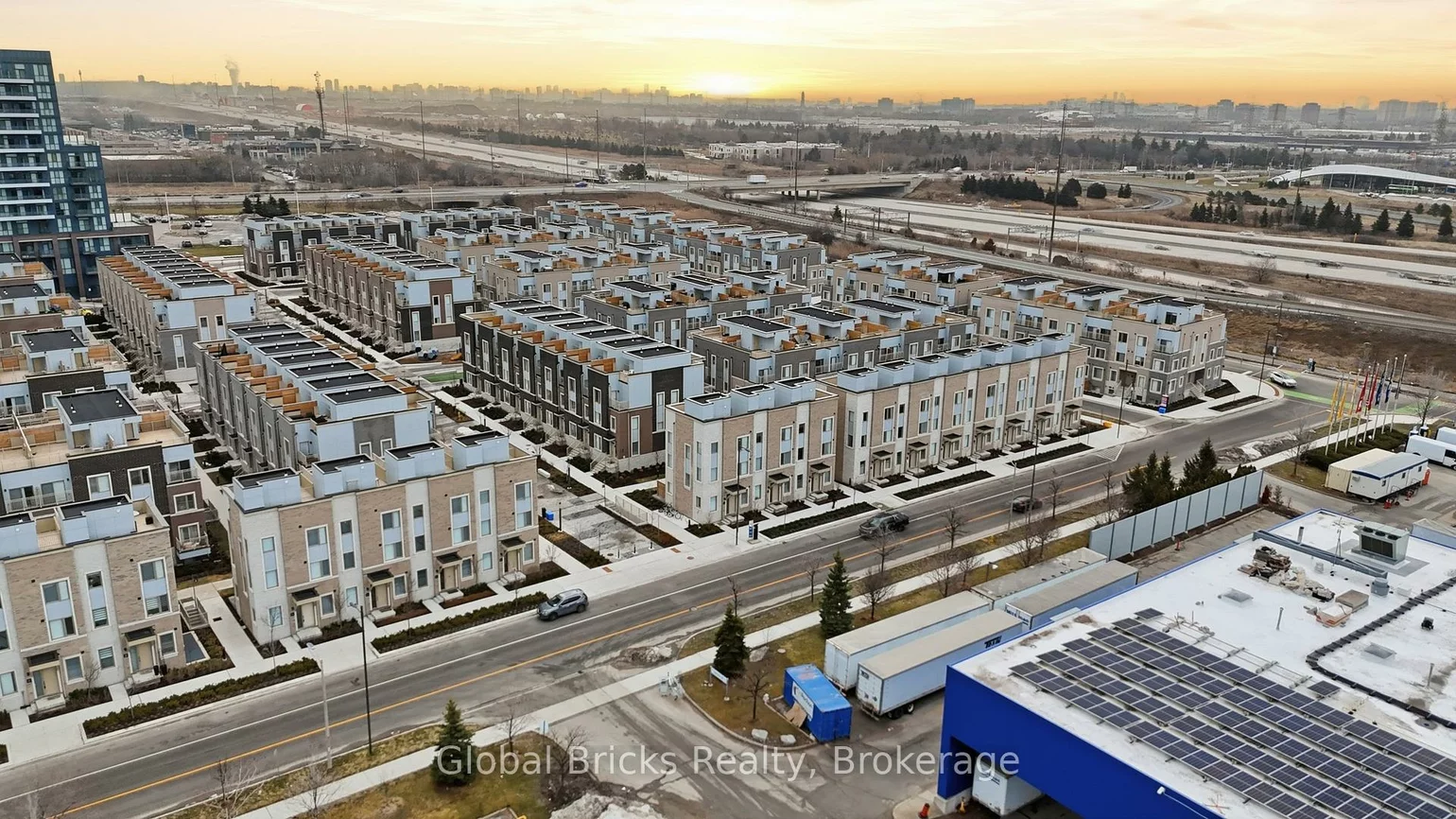 131, Honeycrisp, Vaughan Corporate Centre, Vaughan