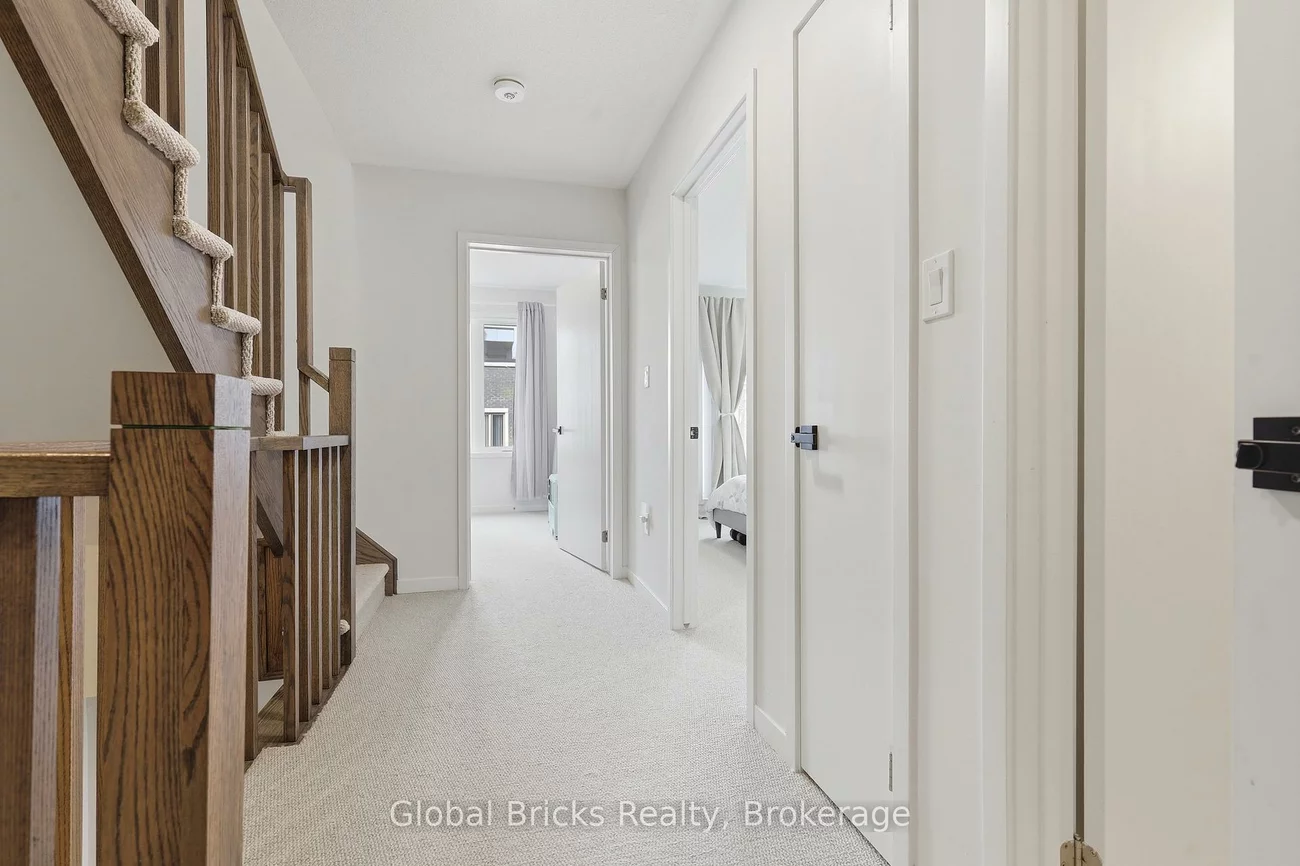 131, Honeycrisp, Vaughan Corporate Centre, Vaughan