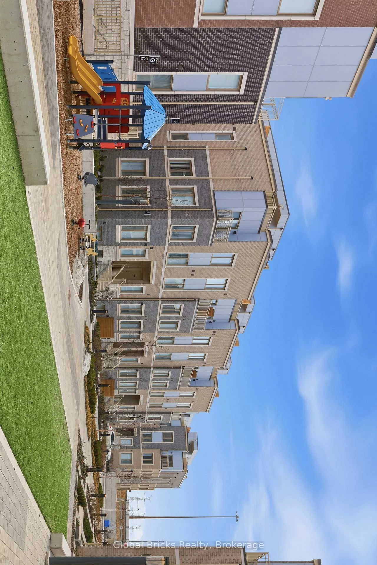 131, Honeycrisp, Vaughan Corporate Centre, Vaughan