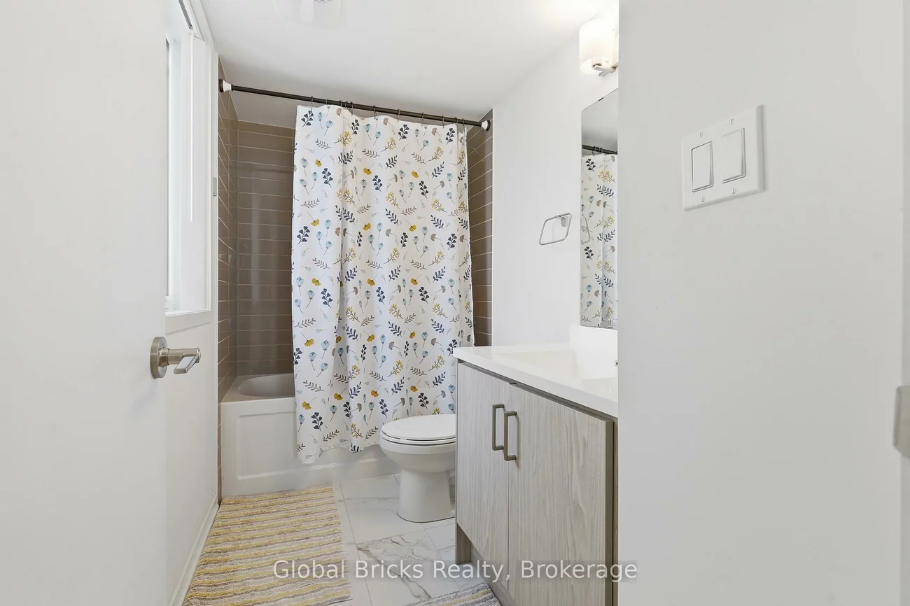 131, Honeycrisp, Vaughan Corporate Centre, Vaughan