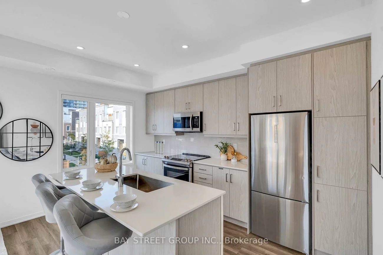 150, Honeycrisp, Vaughan Corporate Centre, Vaughan