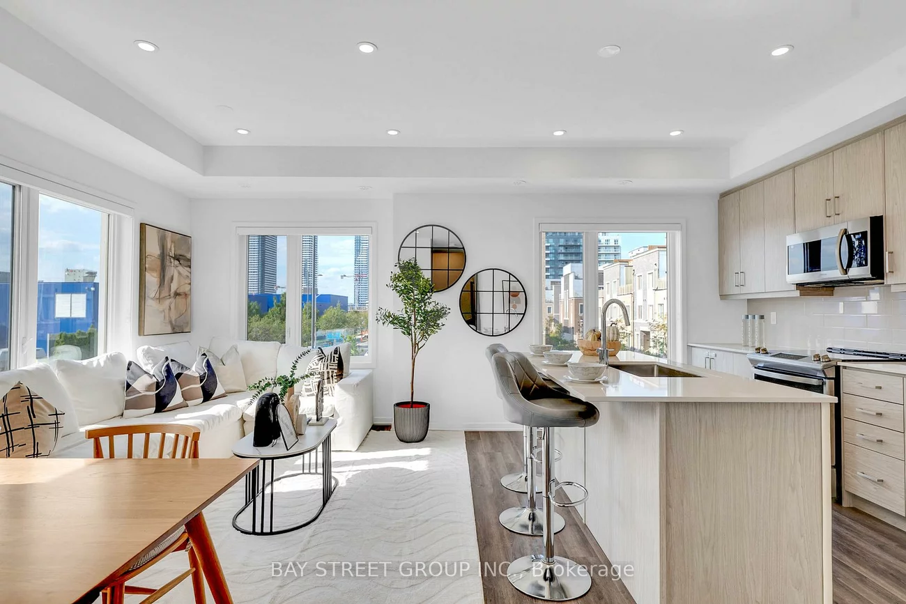 150, Honeycrisp, Vaughan Corporate Centre, Vaughan