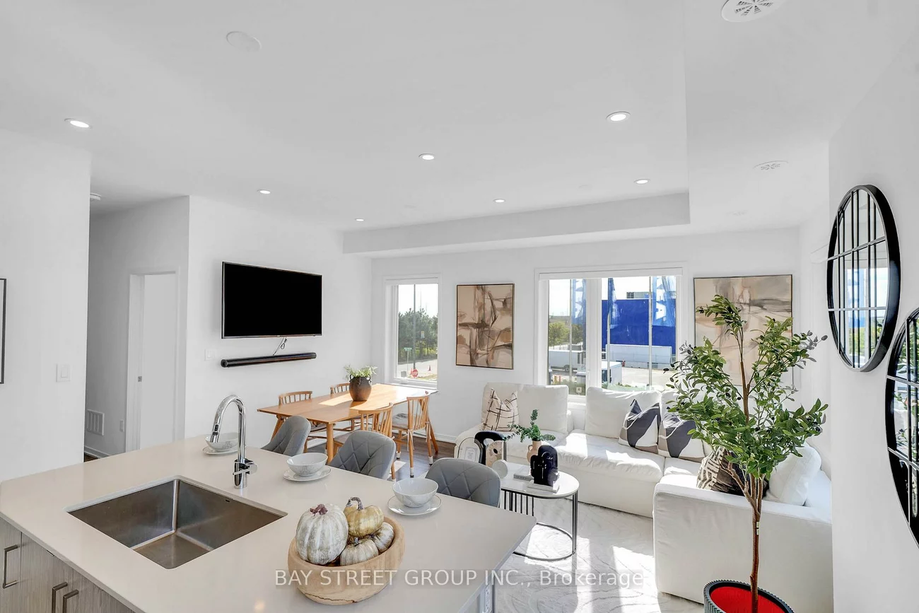 150, Honeycrisp, Vaughan Corporate Centre, Vaughan