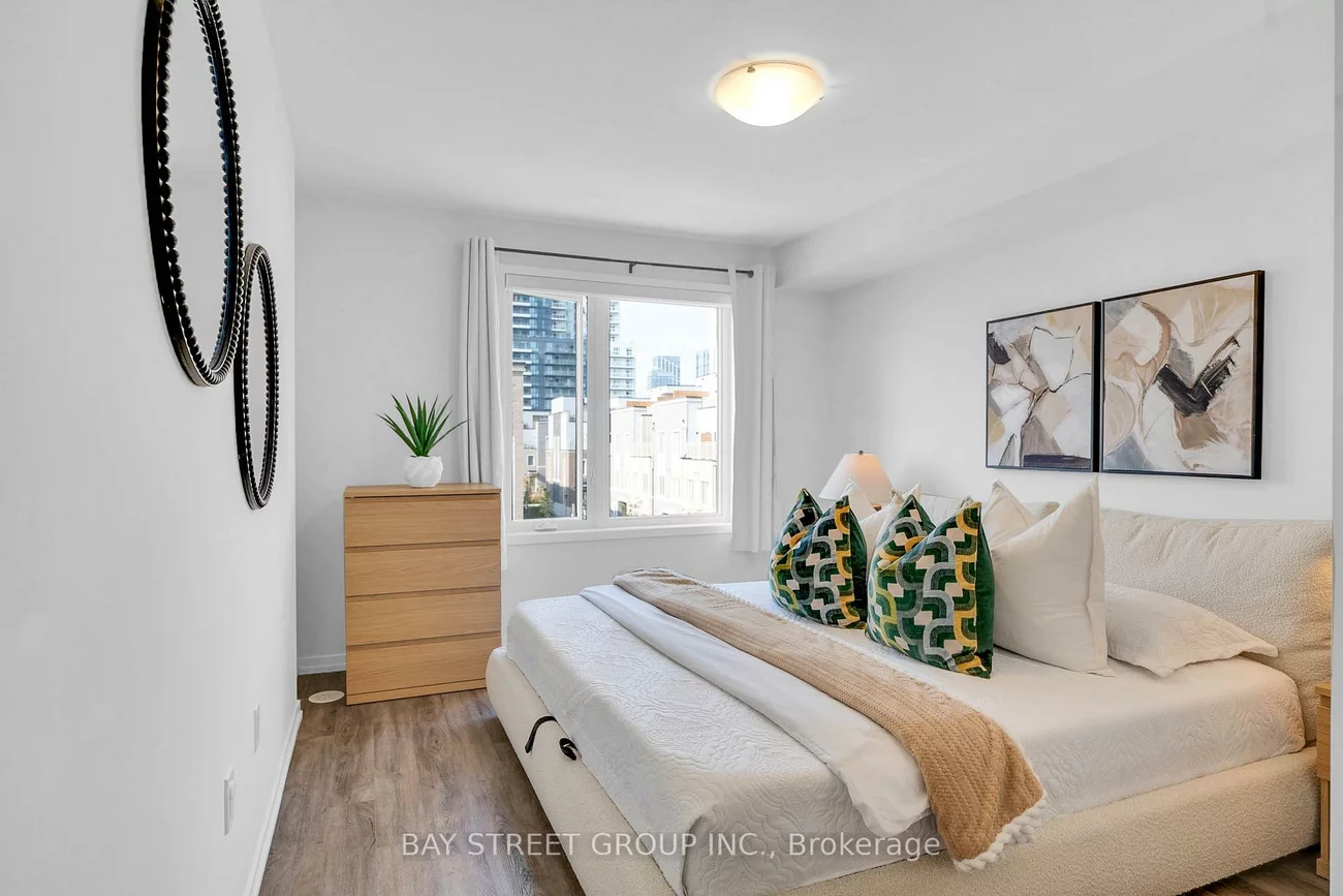 150, Honeycrisp, Vaughan Corporate Centre, Vaughan