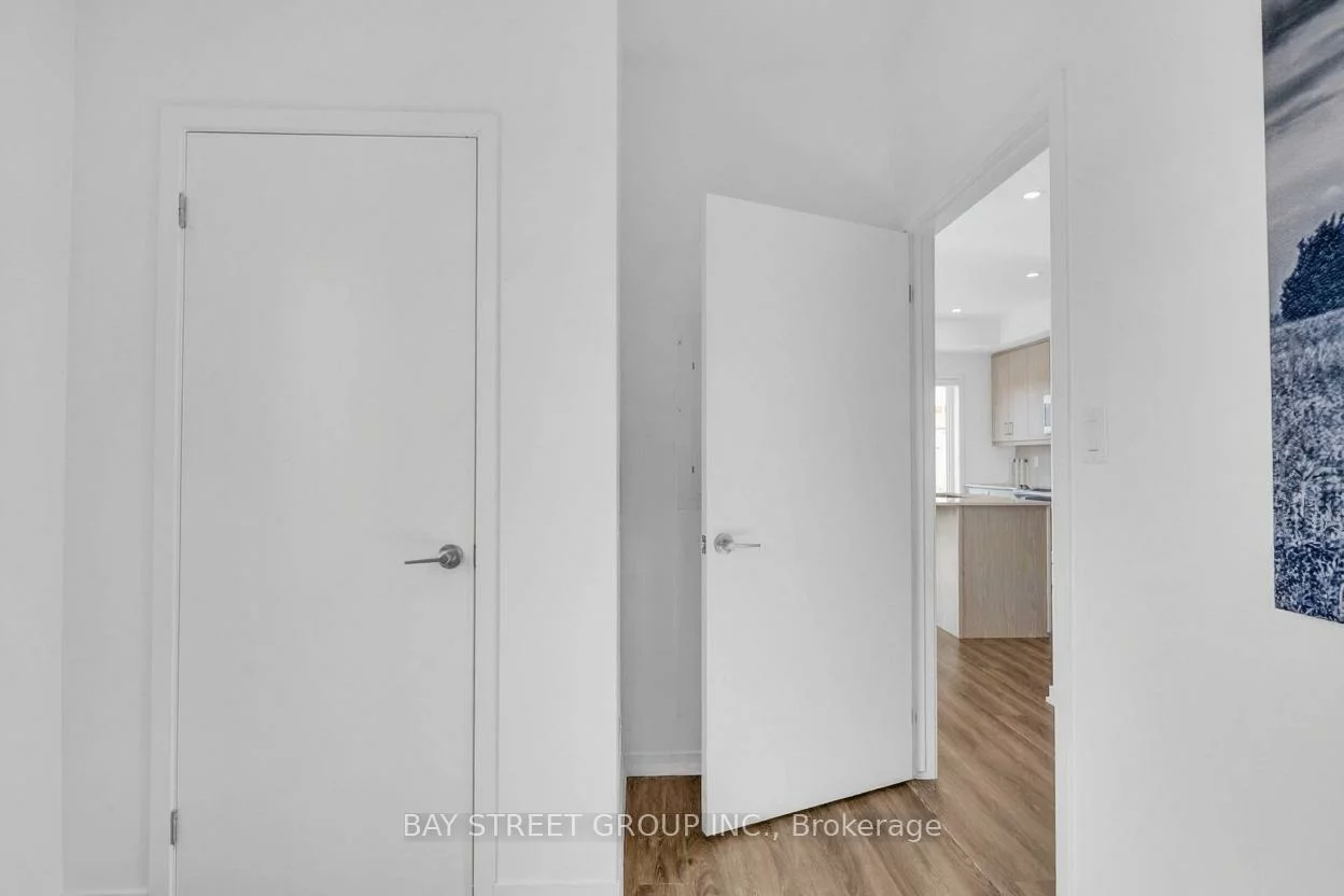 150, Honeycrisp, Vaughan Corporate Centre, Vaughan