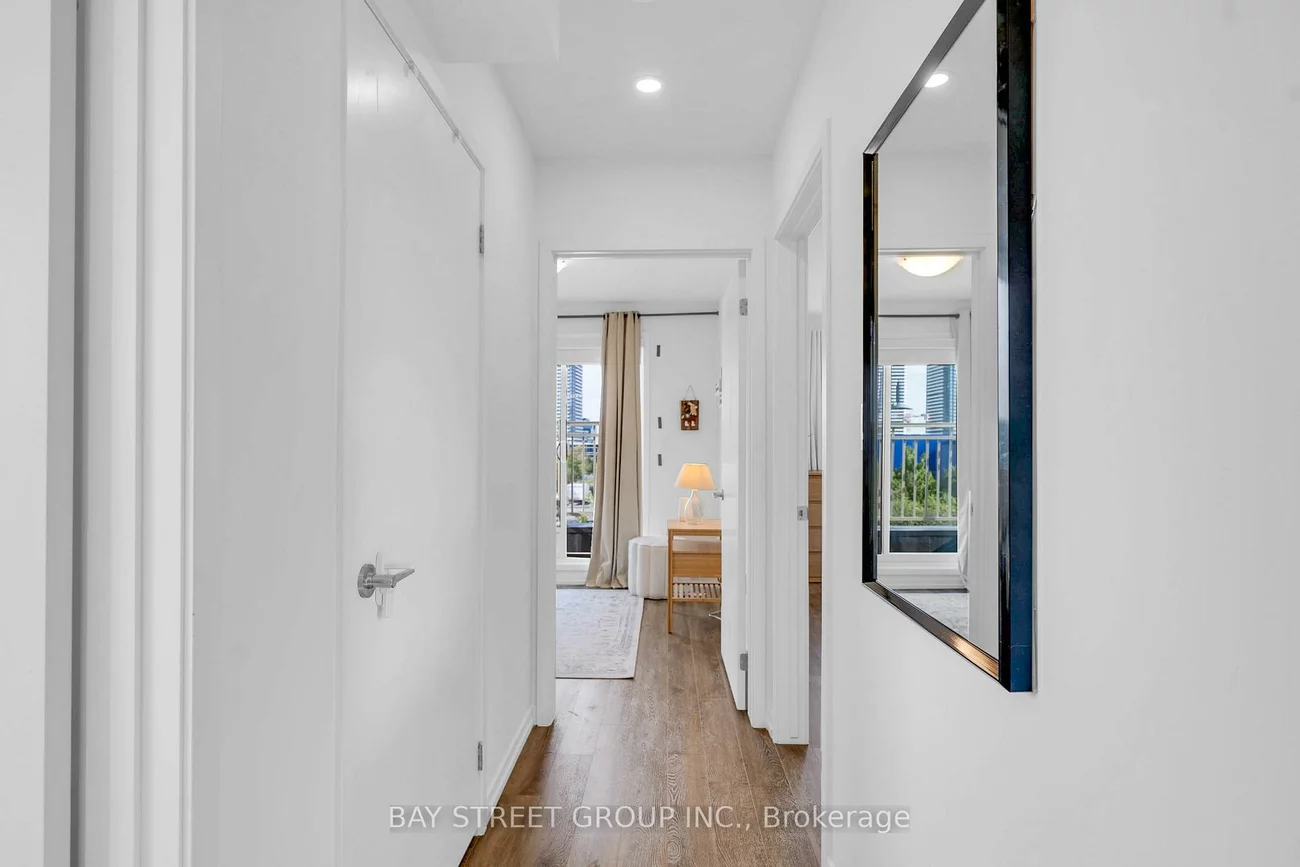 150, Honeycrisp, Vaughan Corporate Centre, Vaughan