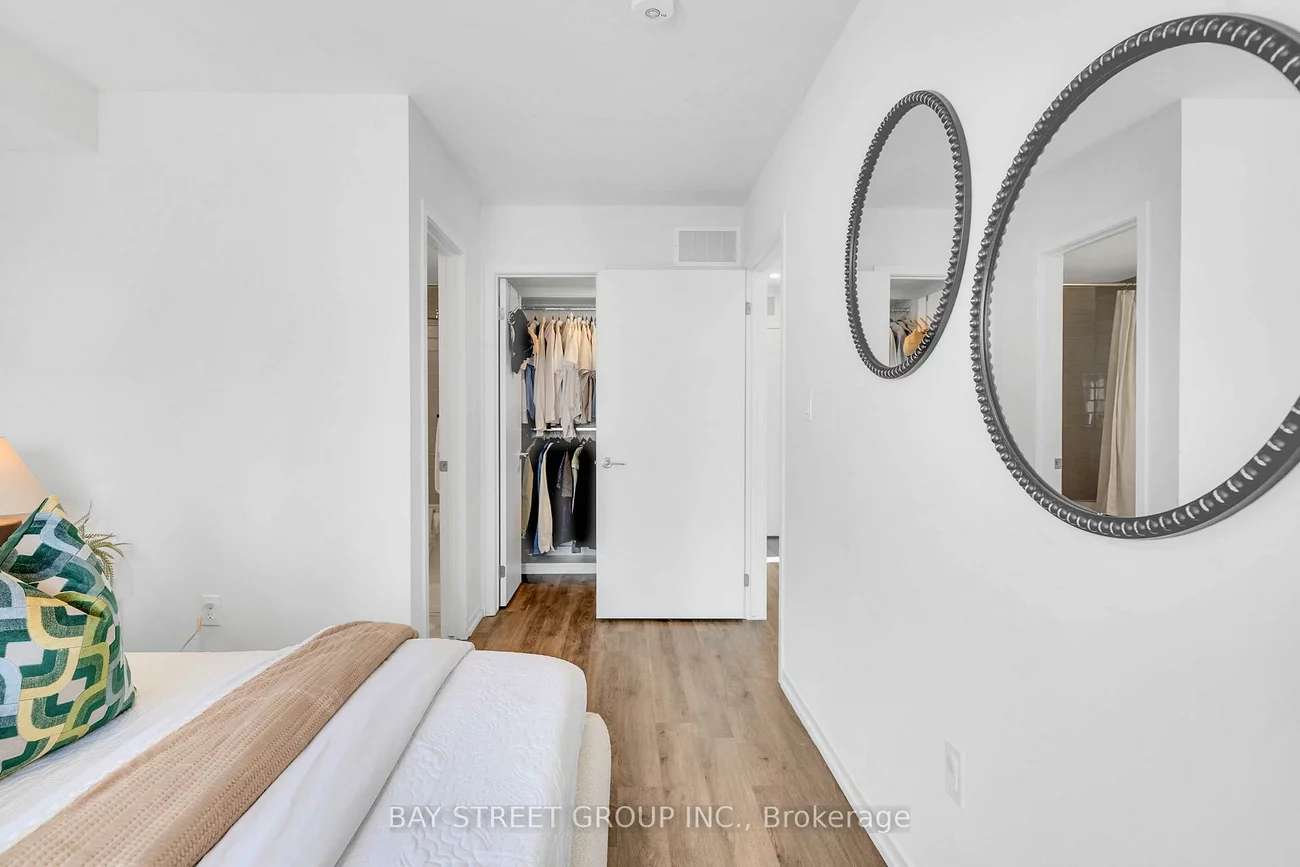 150, Honeycrisp, Vaughan Corporate Centre, Vaughan