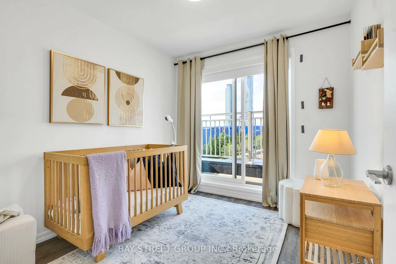 150, Honeycrisp, Vaughan Corporate Centre, Vaughan