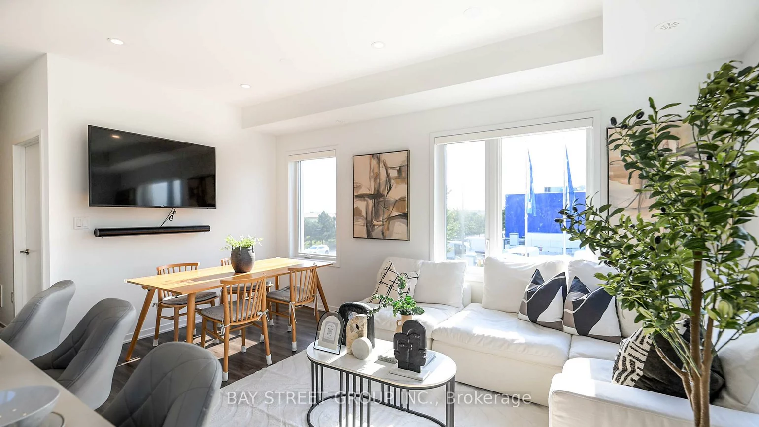 150, Honeycrisp, Vaughan Corporate Centre, Vaughan