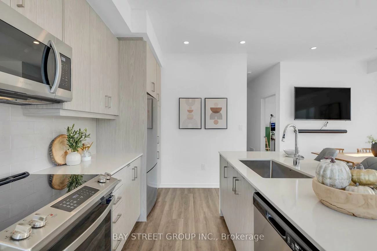 150, Honeycrisp, Vaughan Corporate Centre, Vaughan