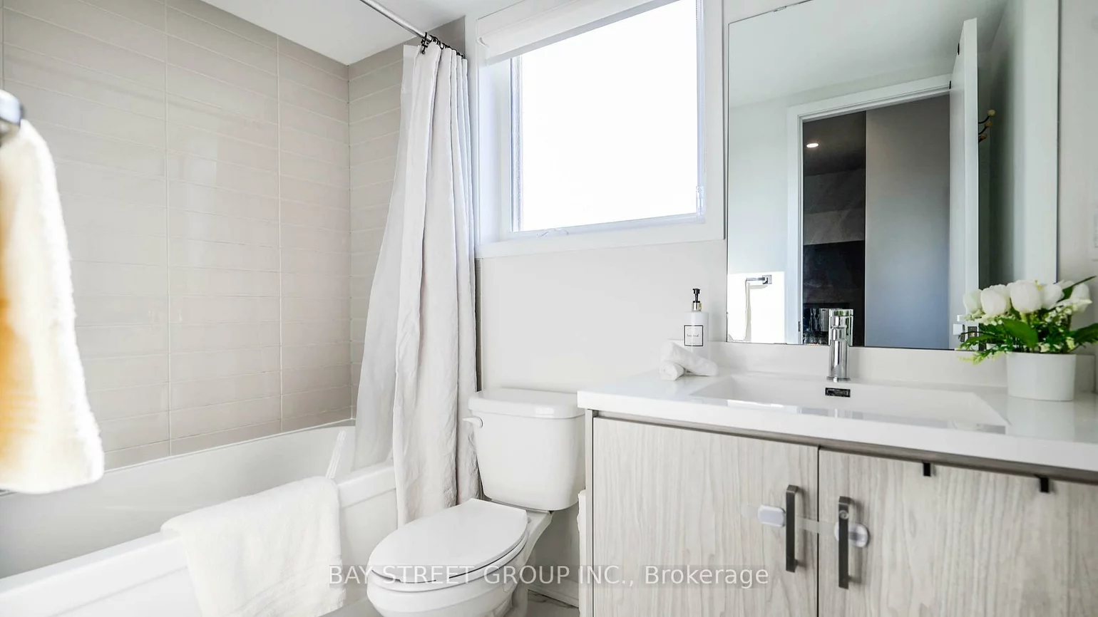 150, Honeycrisp, Vaughan Corporate Centre, Vaughan