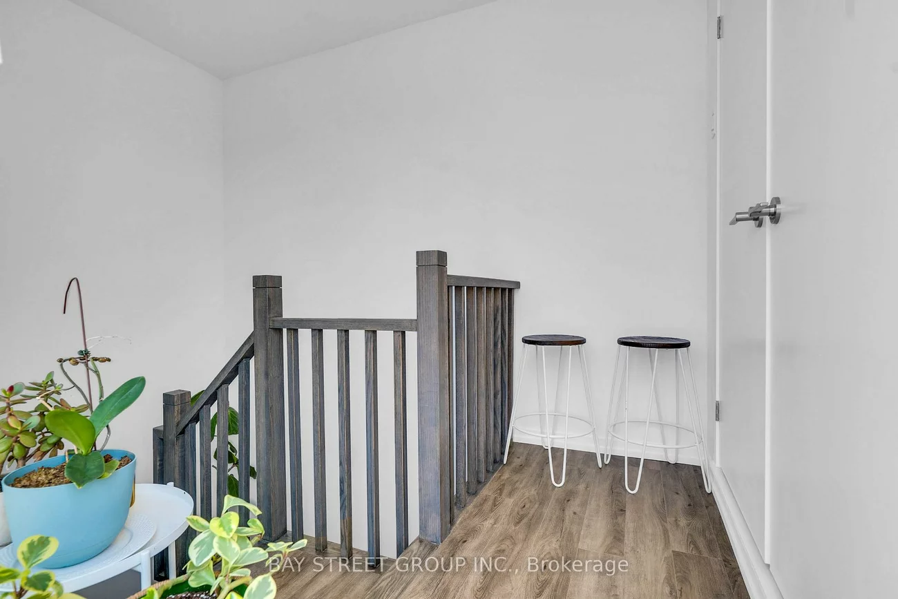 150, Honeycrisp, Vaughan Corporate Centre, Vaughan