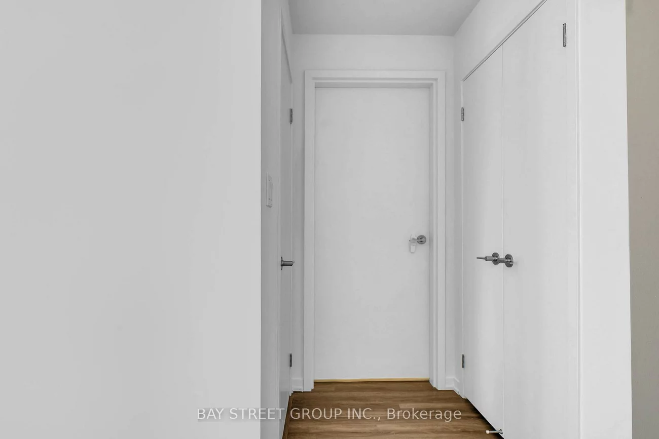 150, Honeycrisp, Vaughan Corporate Centre, Vaughan