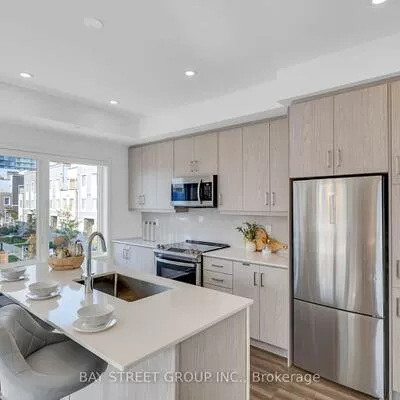 150, Honeycrisp, Vaughan Corporate Centre, Vaughan