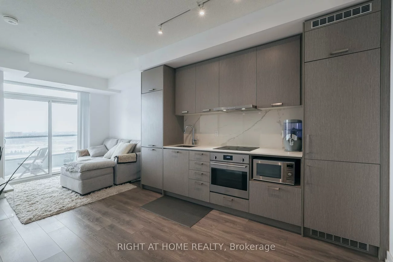 38, Honeycrisp, Vaughan Corporate Centre, Vaughan