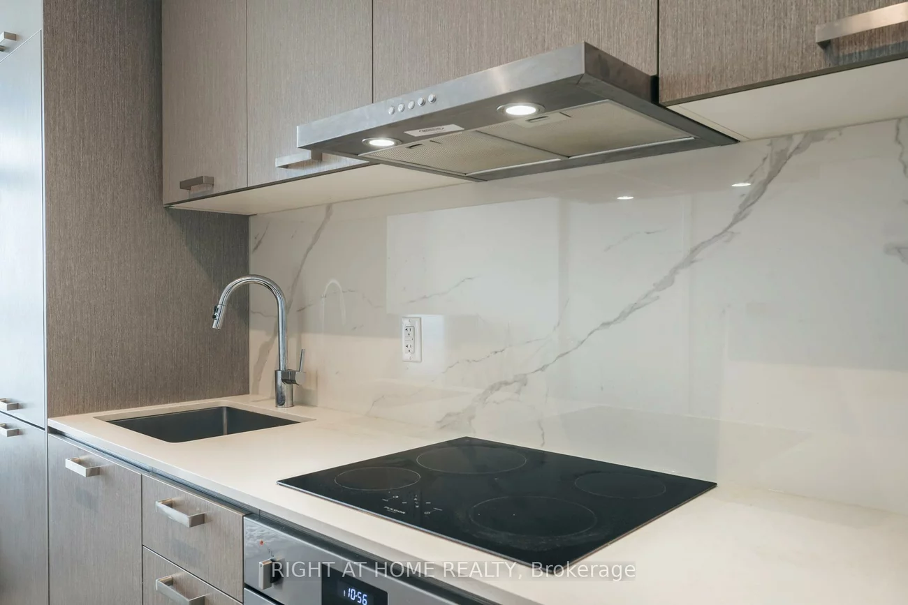 38, Honeycrisp, Vaughan Corporate Centre, Vaughan