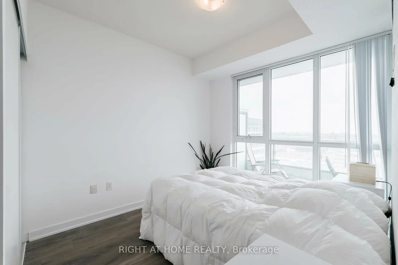 38, Honeycrisp, Vaughan Corporate Centre, Vaughan