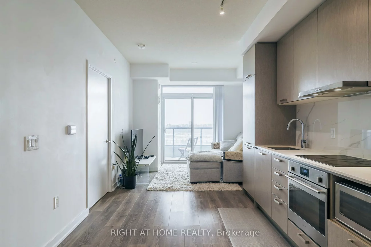 38, Honeycrisp, Vaughan Corporate Centre, Vaughan