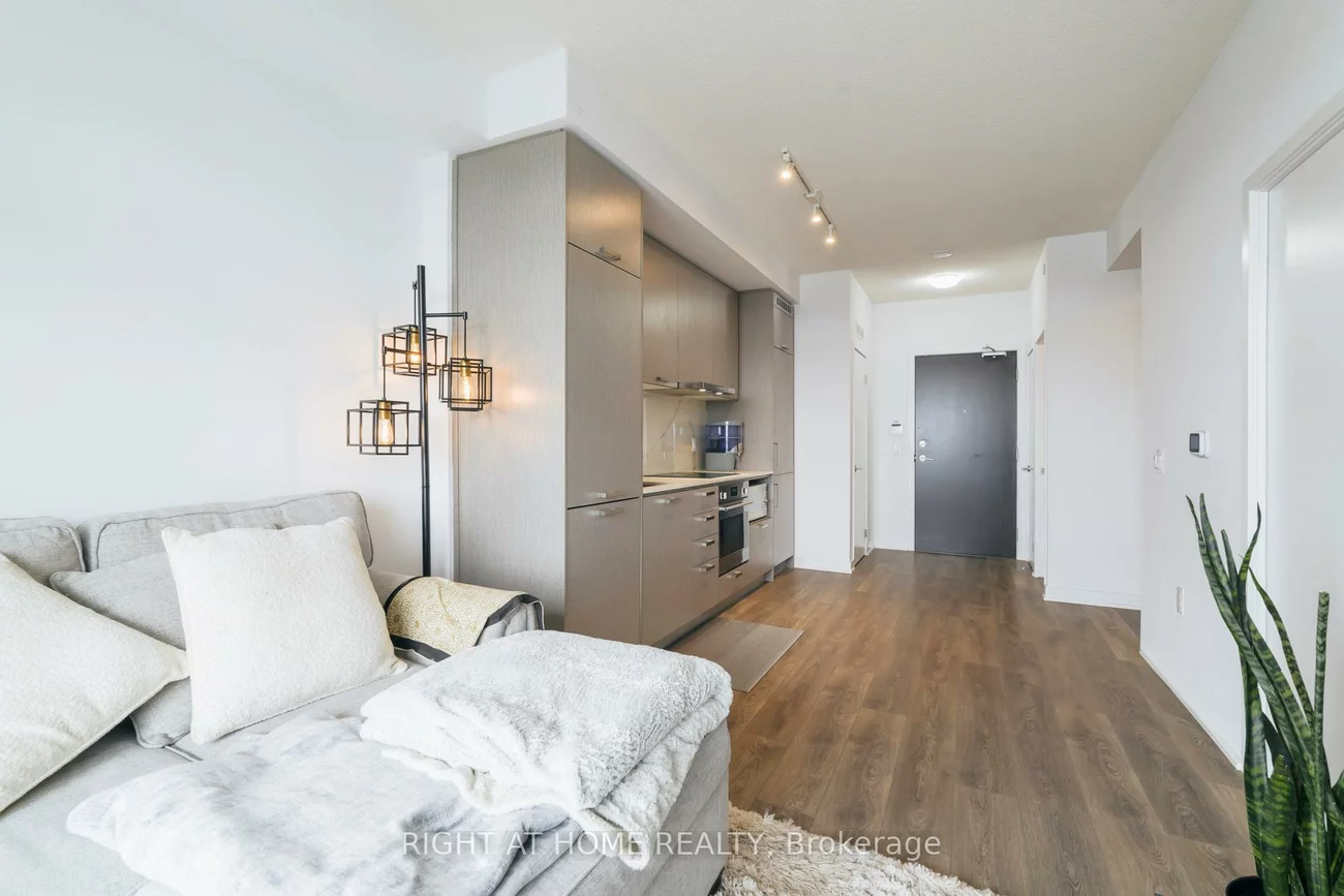 38, Honeycrisp, Vaughan Corporate Centre, Vaughan