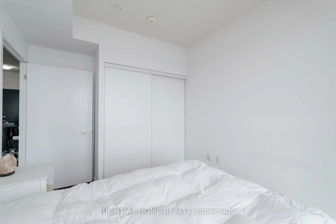 38, Honeycrisp, Vaughan Corporate Centre, Vaughan