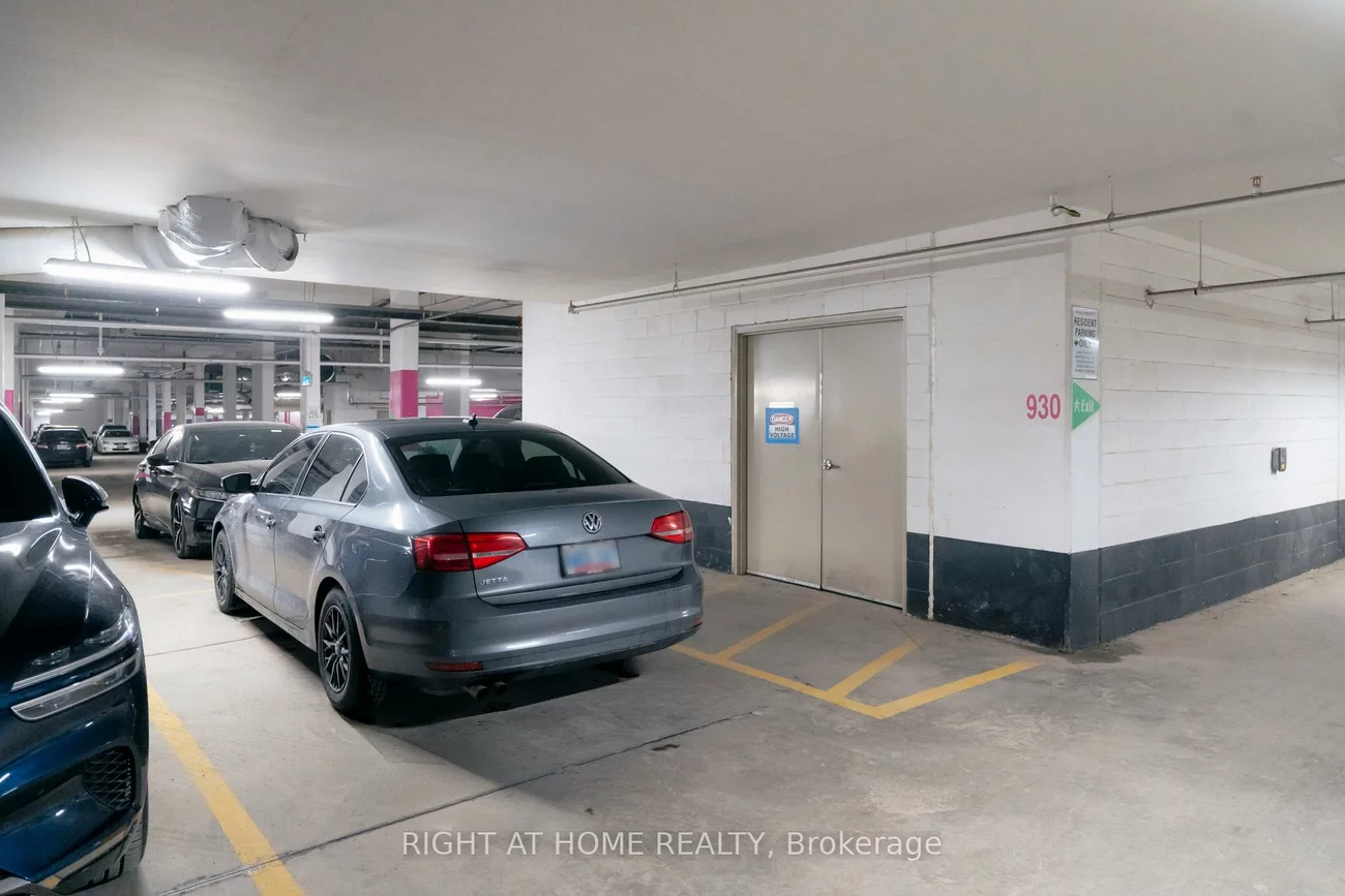 38, Honeycrisp, Vaughan Corporate Centre, Vaughan