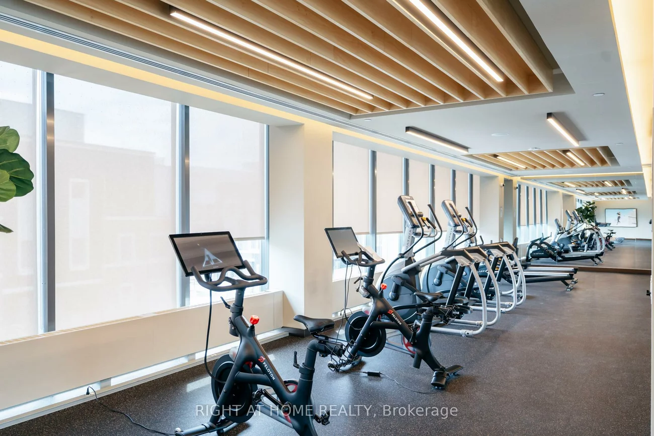 38, Honeycrisp, Vaughan Corporate Centre, Vaughan