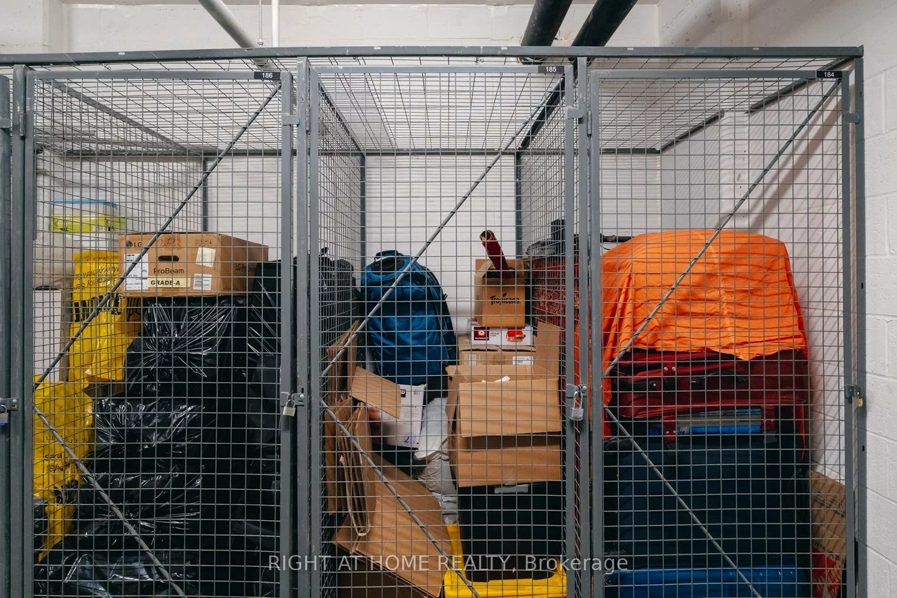 38, Honeycrisp, Vaughan Corporate Centre, Vaughan