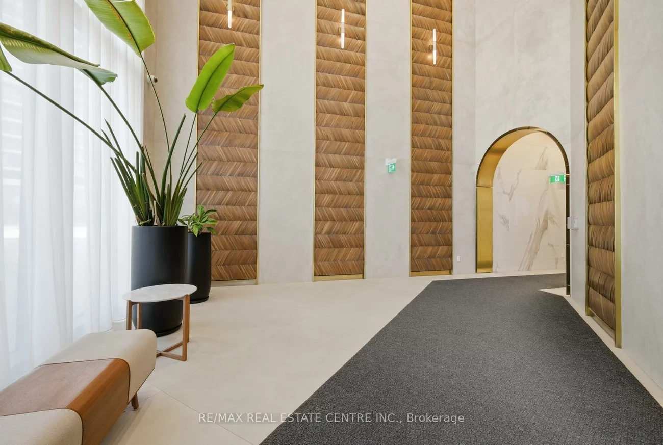 1000, Portage, Vaughan Corporate Centre, Vaughan