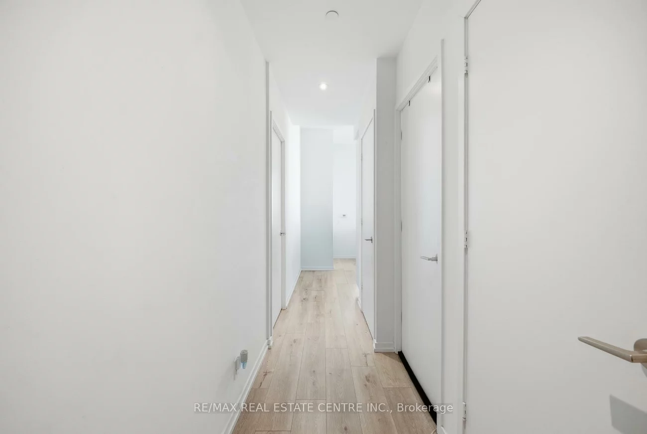 1000, Portage, Vaughan Corporate Centre, Vaughan