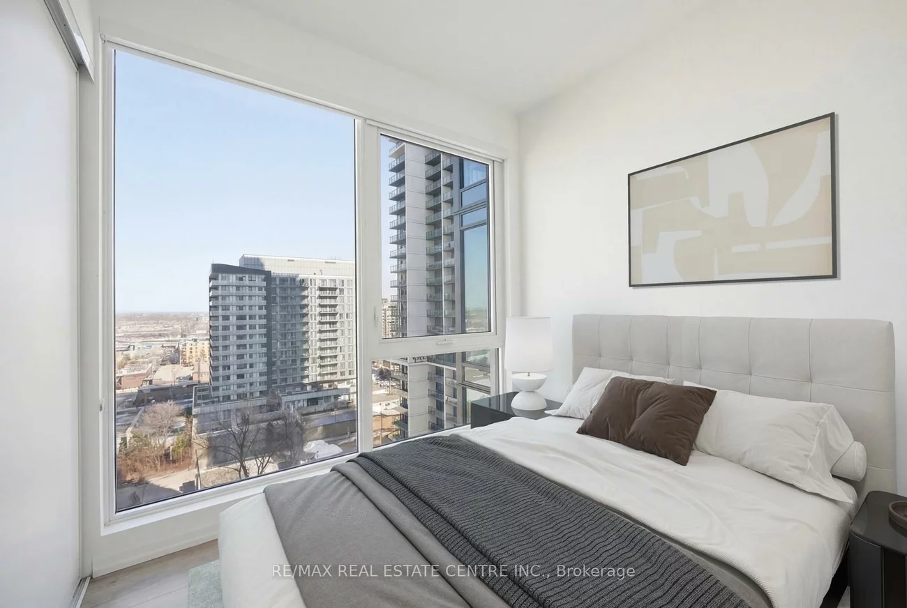 1000, Portage, Vaughan Corporate Centre, Vaughan