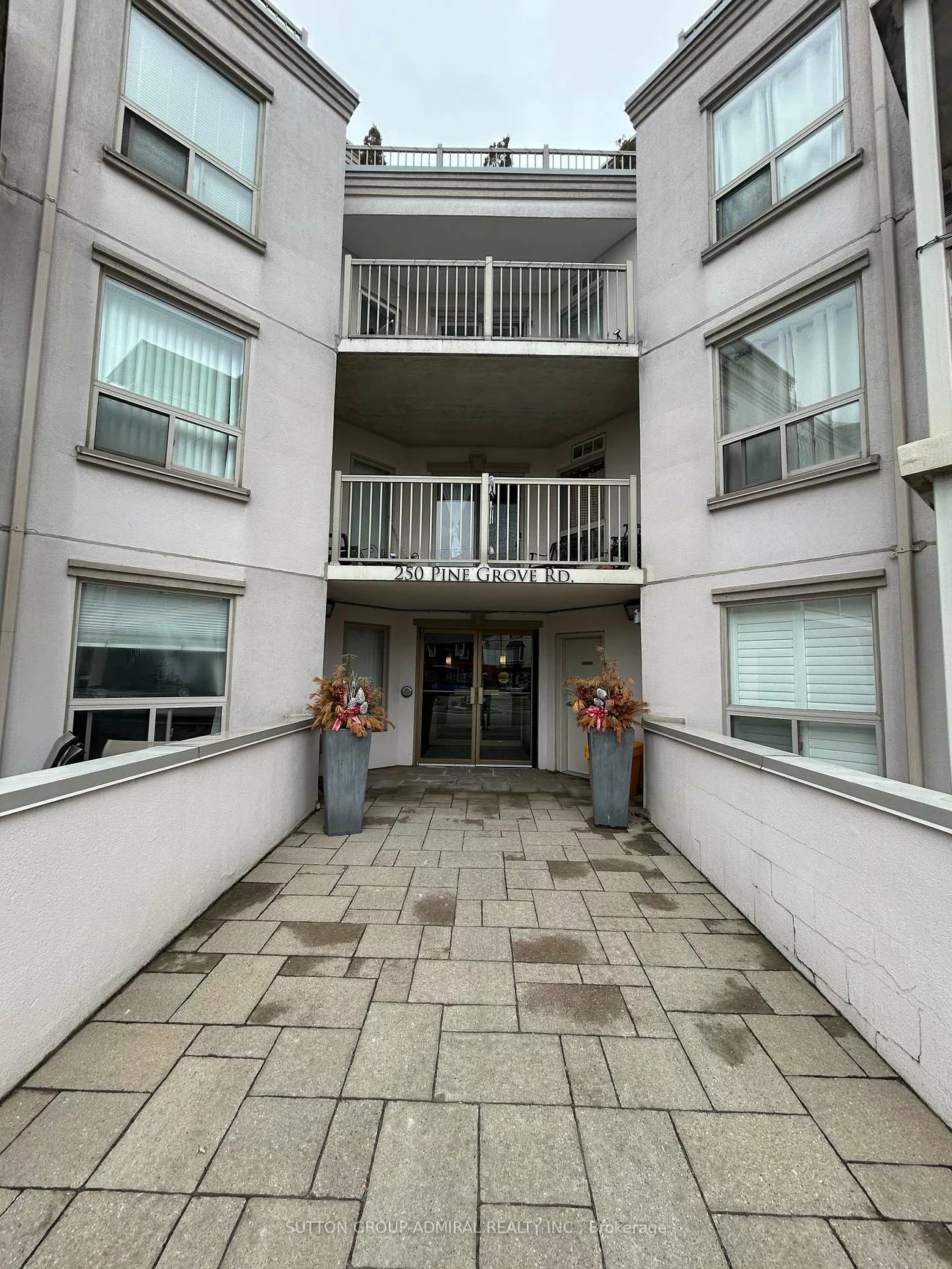 250, Pine Grove, Islington Woods, Vaughan