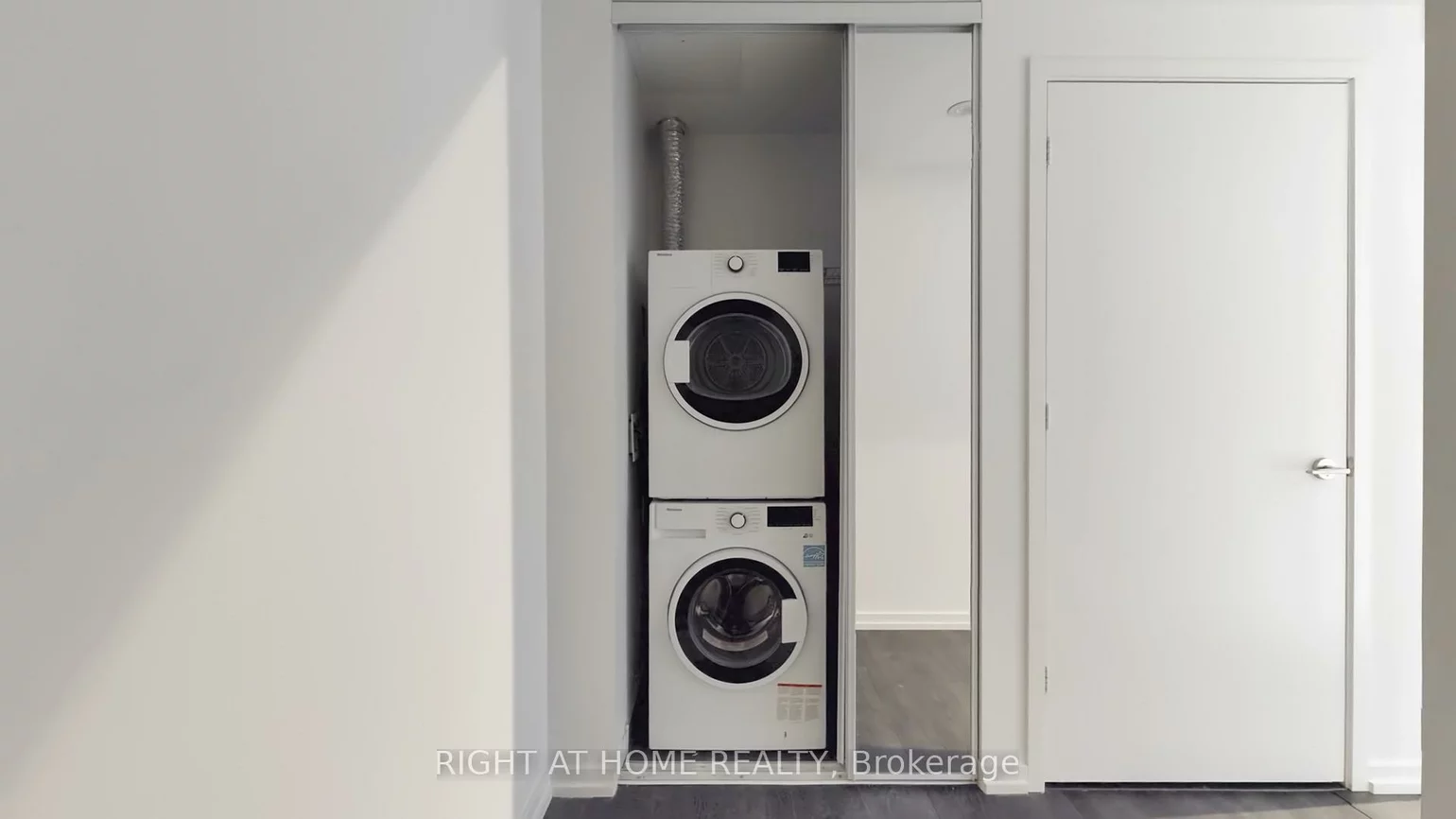 1000, Portage, Vaughan Corporate Centre, Vaughan