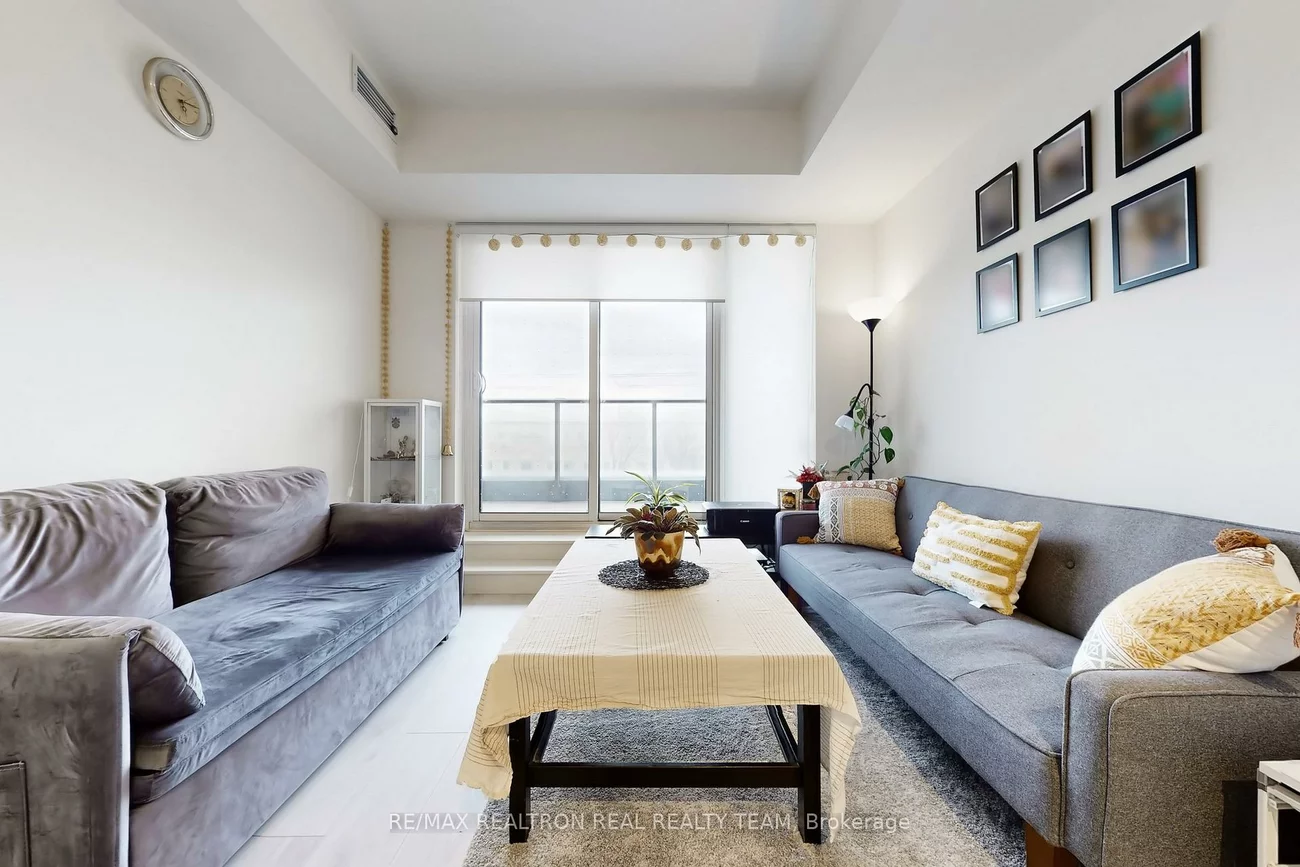8960, Jane, Vellore Village, Vaughan