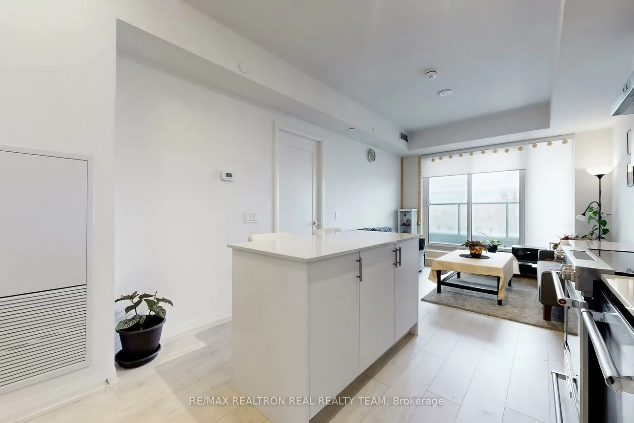 8960, Jane, Vellore Village, Vaughan