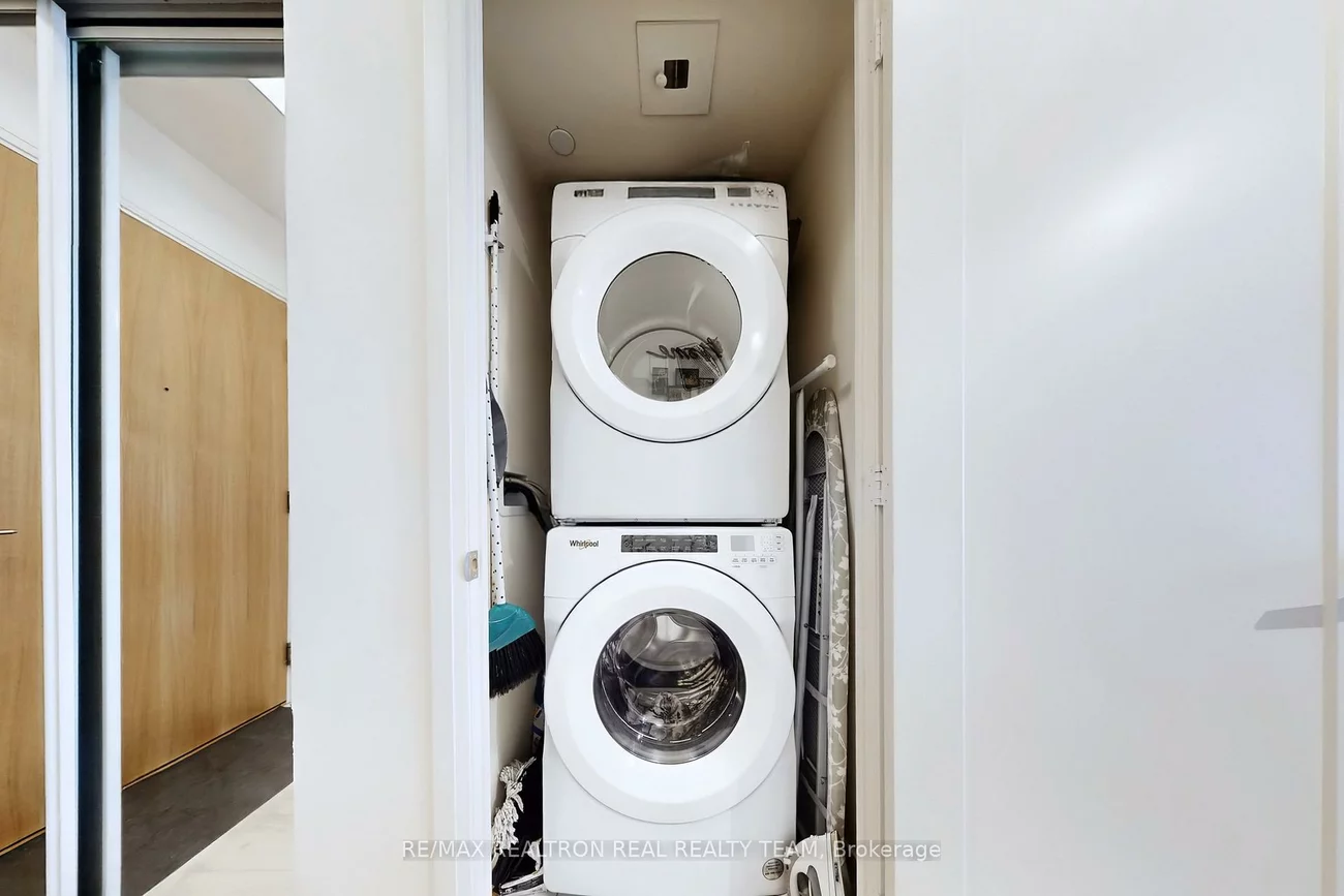 8960, Jane, Vellore Village, Vaughan