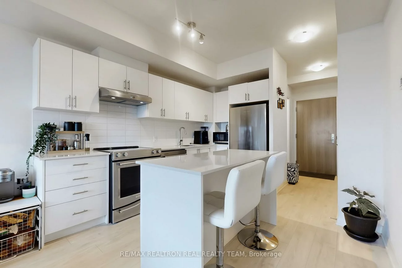 8960, Jane, Vellore Village, Vaughan