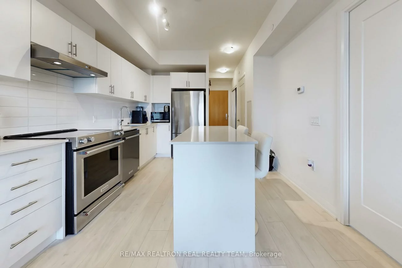 8960, Jane, Vellore Village, Vaughan